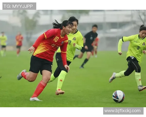 我国足球明星的妻子们:她们背后的故事与风采展现